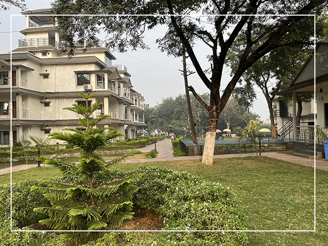 Baranti Village Resort is situated right beside the serene Baranti Lake